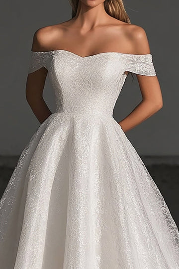 Dentelle Une ligne Épaule Dénudée Robe de mariée ivoire